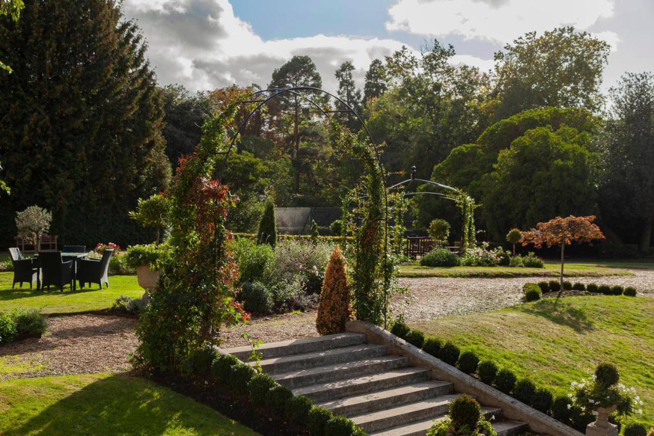 Oatlands Park Hotel Weybridge Exterior foto