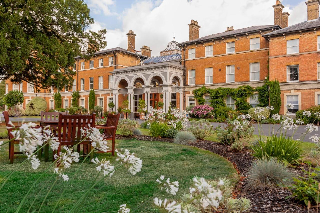 Oatlands Park Hotel Weybridge Exterior foto