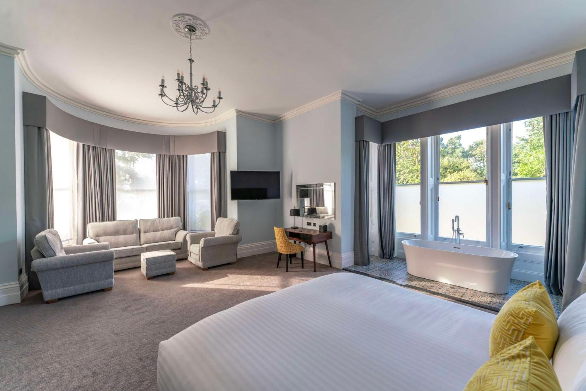 Oatlands Park Hotel Weybridge Exterior foto