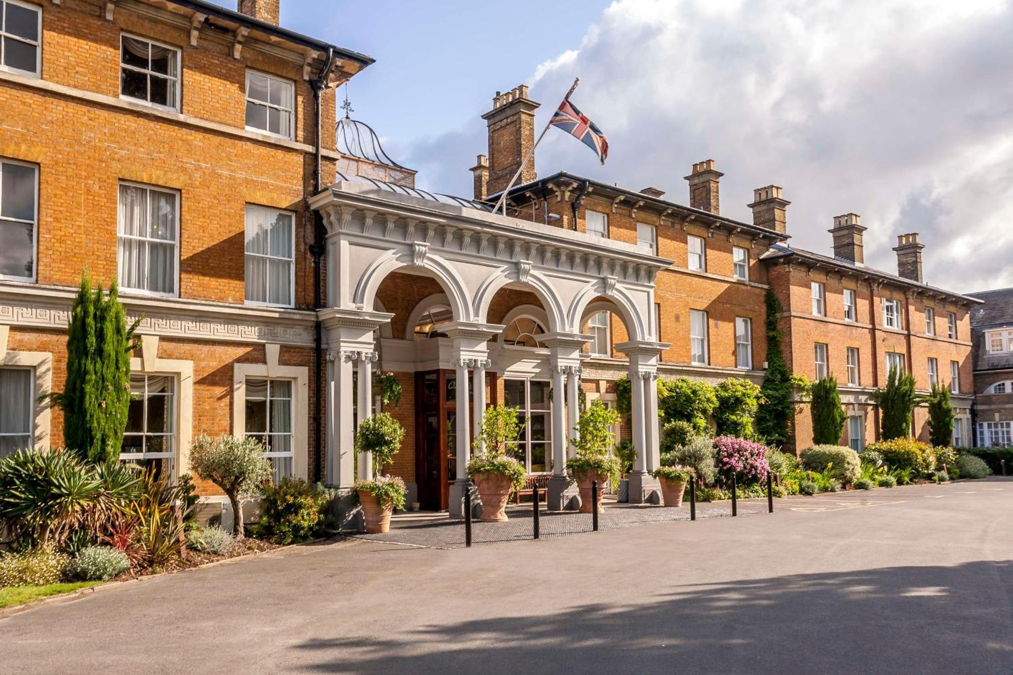Oatlands Park Hotel Weybridge Exterior foto