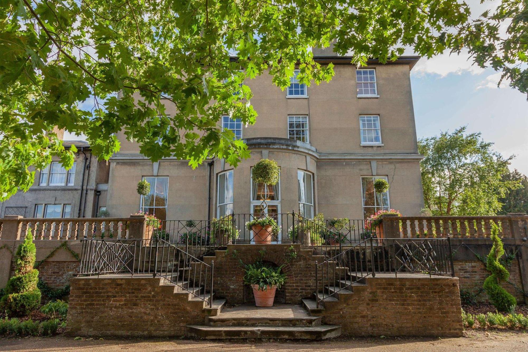 Oatlands Park Hotel Weybridge Exterior foto