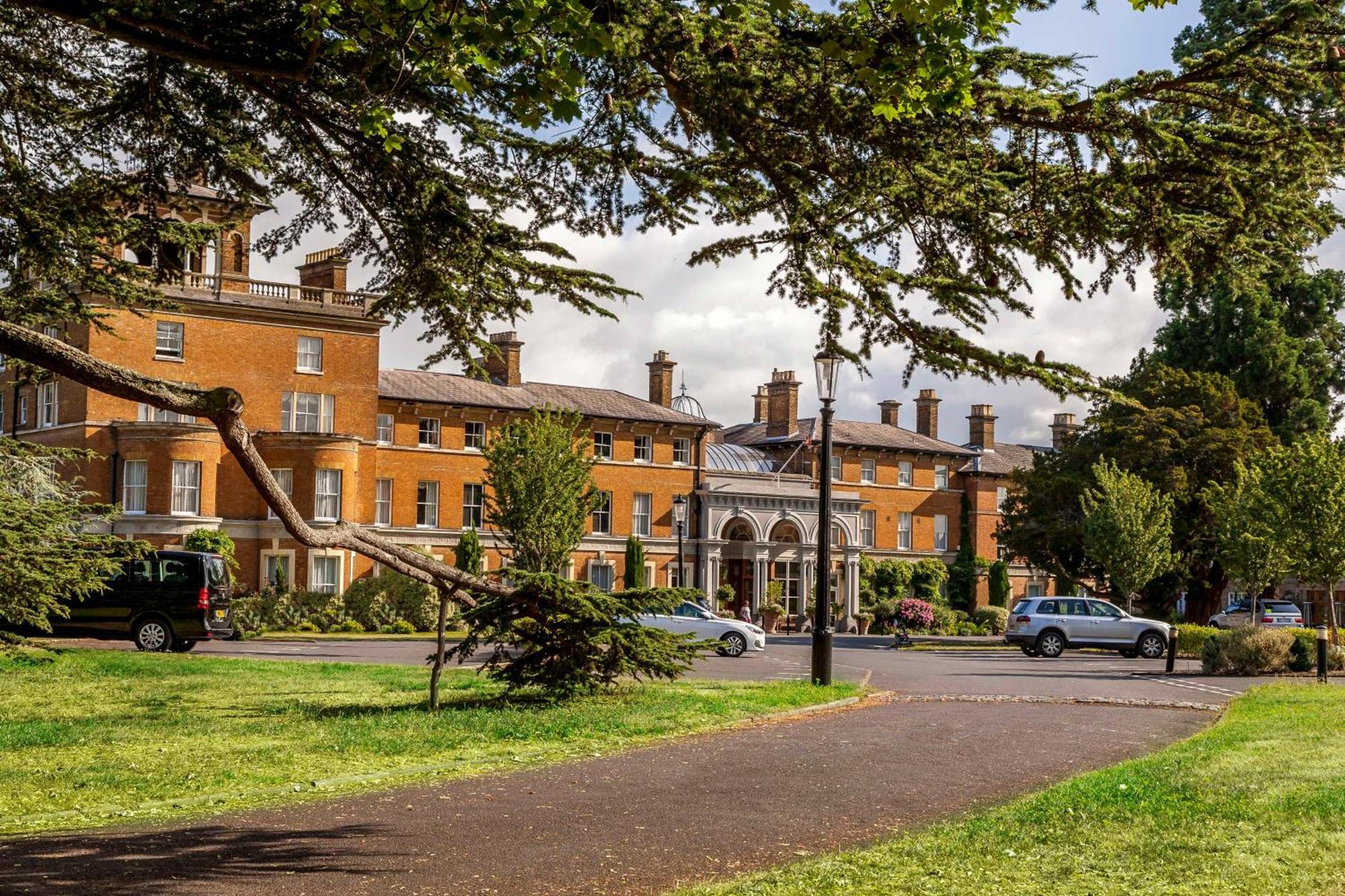 Oatlands Park Hotel Weybridge Exterior foto